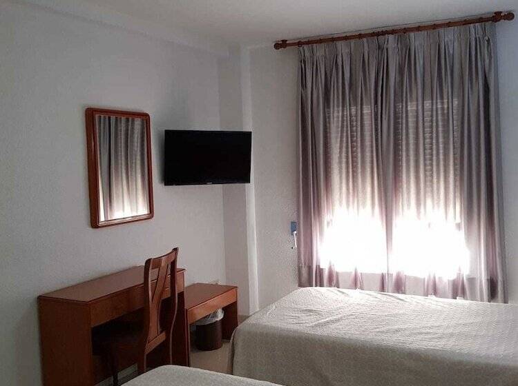 غرفة قياسية فردية, Lazaro