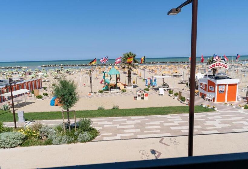 اتاق استاندارد با چشم‌انداز دریا, Milanese