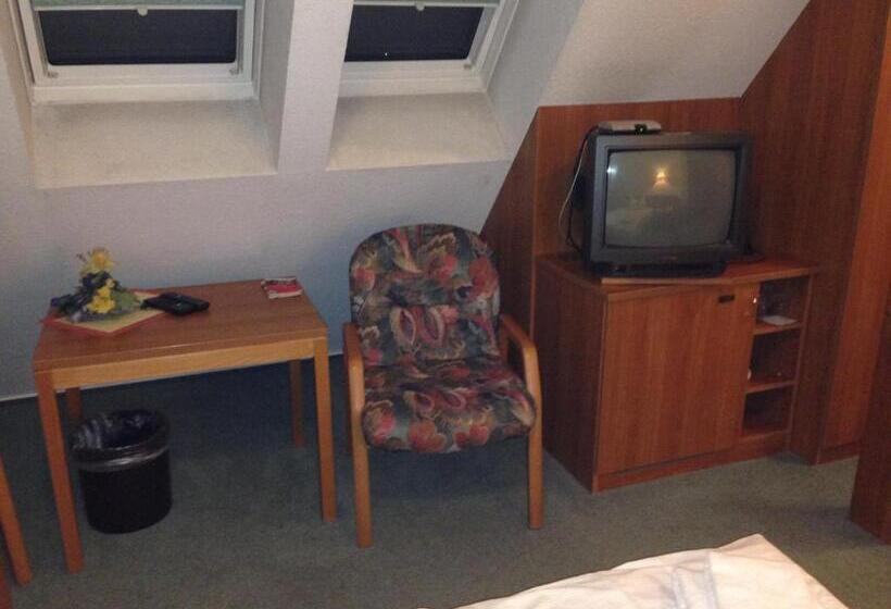 Номер Стандарт Индивидуальный, Zur Panke