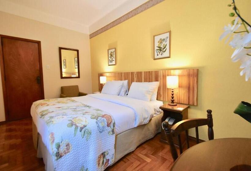 غرفة قياسية, York