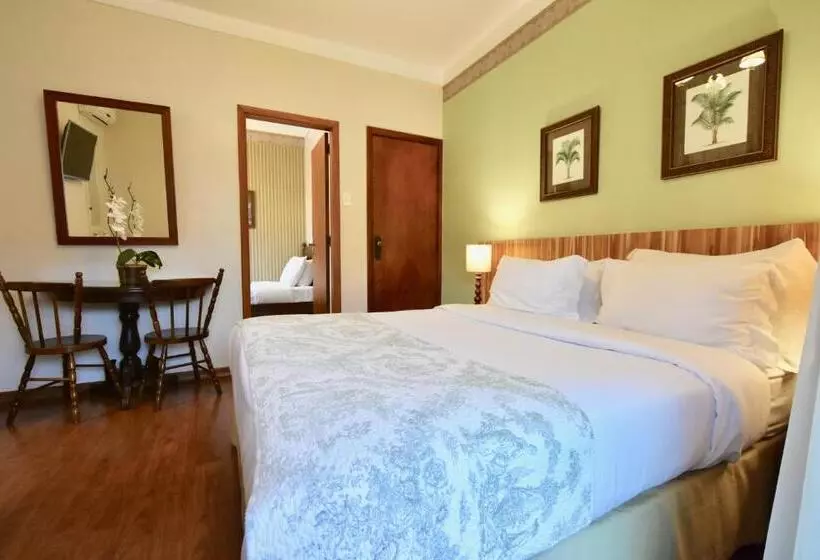 Deluxe Kolmen Hengen Huone, York