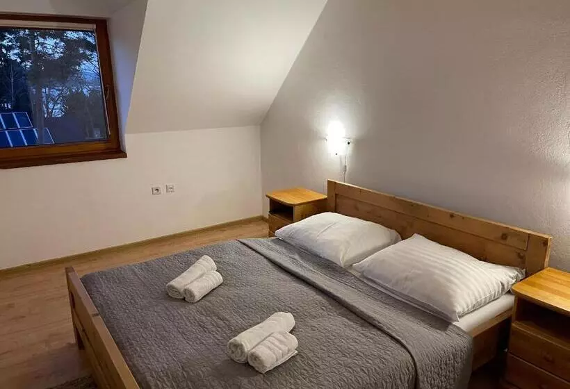 デラックスルーム, Slanický Dvor