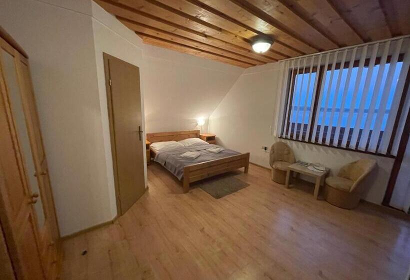 غرفة ديلوكس مزودة بشرفة, Slanický Dvor