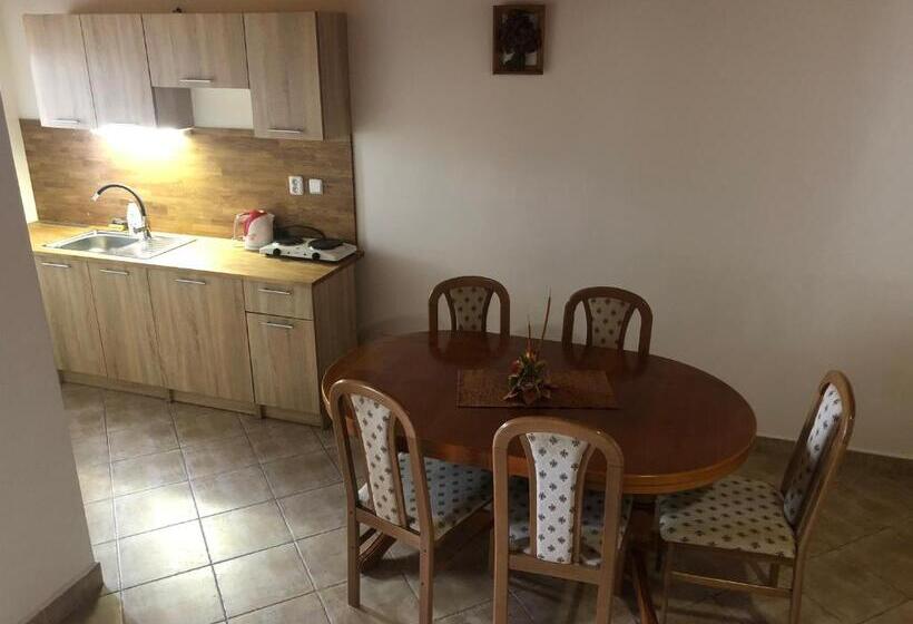 جناح غرفتين نوم, Slanický Dvor