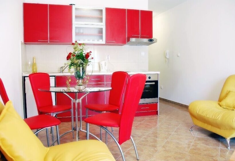 آپارتمان 1 خوابه, Sun Village Apartments