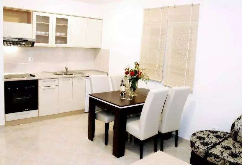 آپارتمان 1 خوابه, Sun Village Apartments