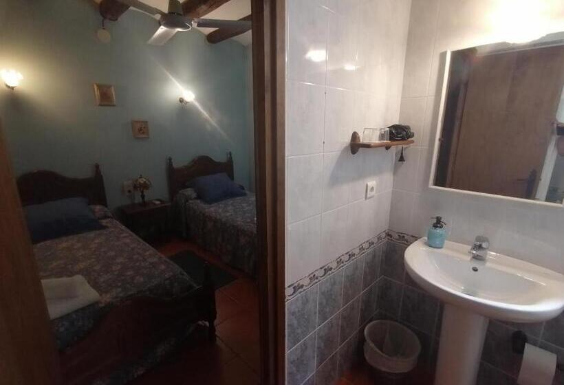 이코노미 룸, Cal Pons