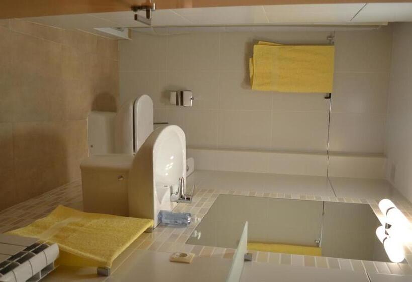 דירת חדר, Cal Ribero