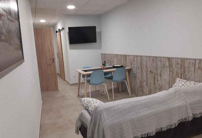 דירת חדר בקומת קרקע, Cal Ribero