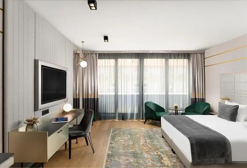Suite Junior, Emerald