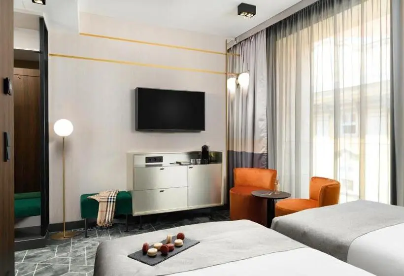 Quarto superior, Emerald