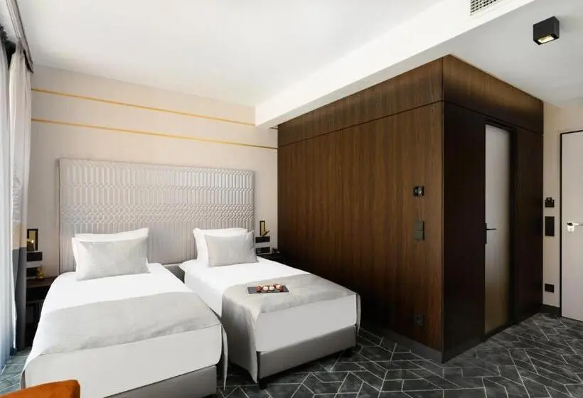 Quarto superior, Emerald