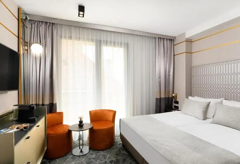 Quarto superior, Emerald