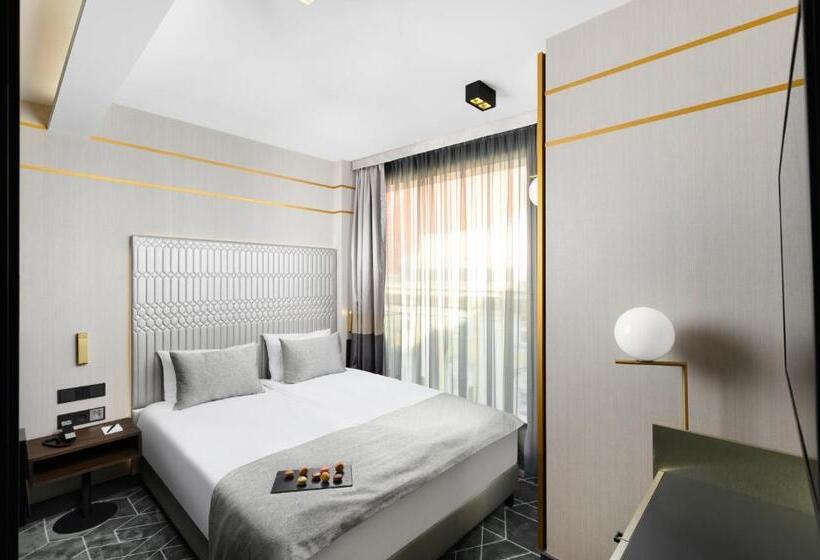 اتاق اکونومی, Emerald