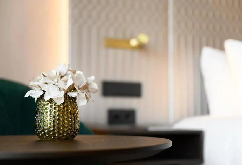 Quarto Economy, Emerald