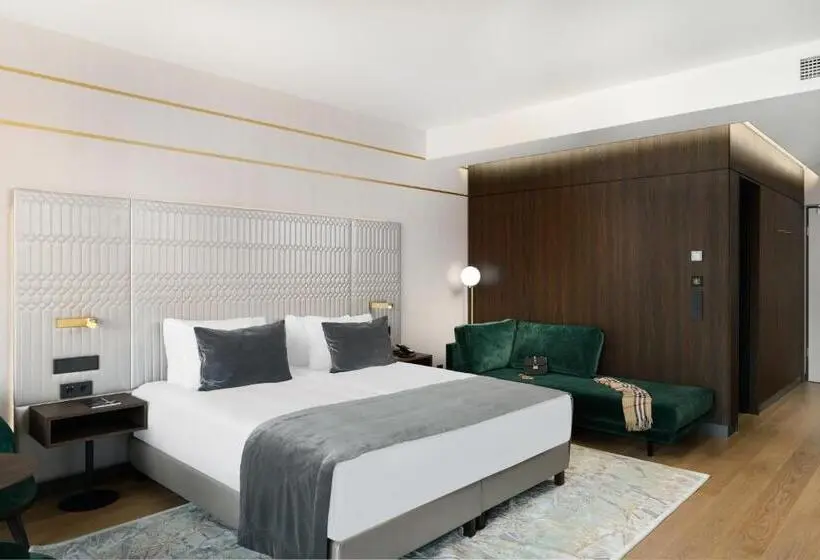 Suite Junior, Emerald