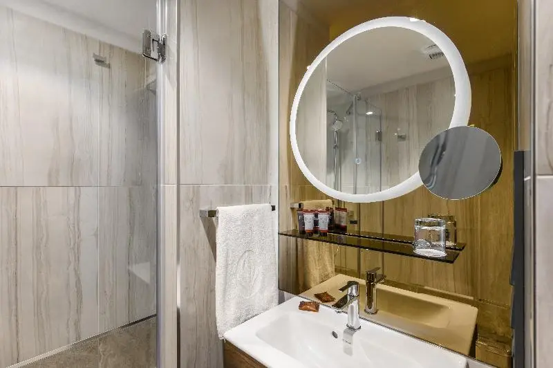 Quarto Economy, Emerald