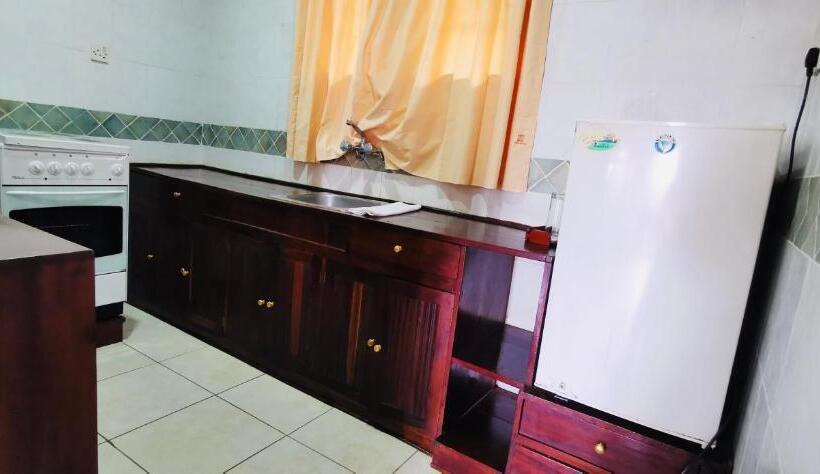 سوییت جونیور, Jinja Nile Resort