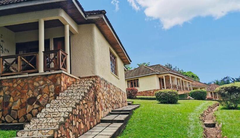 سوییت جونیور, Jinja Nile Resort