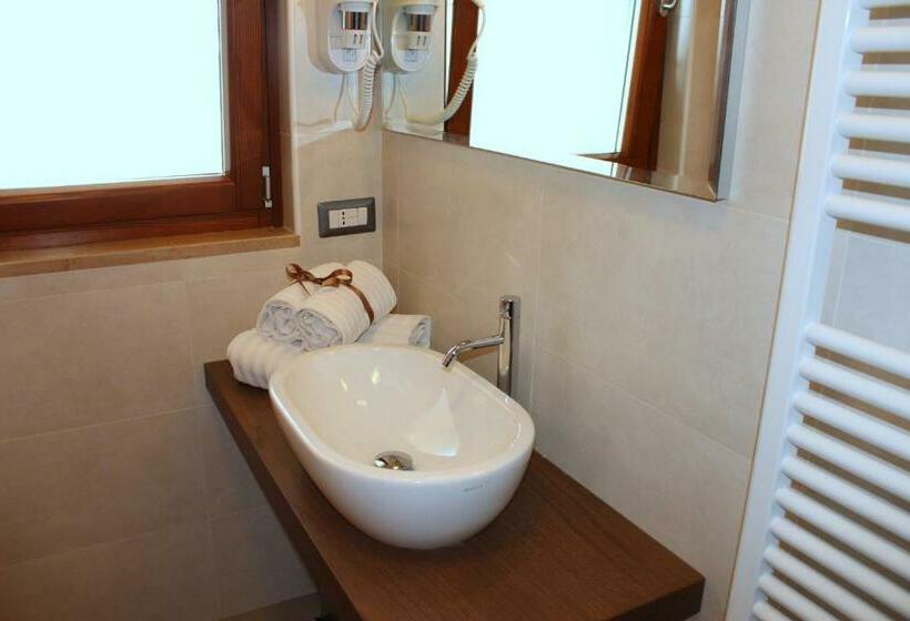 اتاق استاندارد با بالکن و چشم‌انداز دریا, Navicri B&b