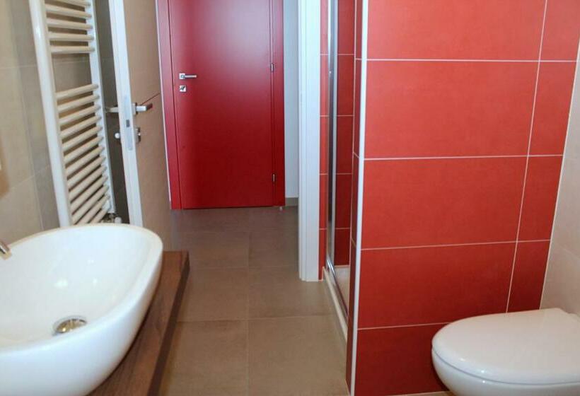 اتاق استاندارد با بالکن و چشم‌انداز دریا, Navicri B&b