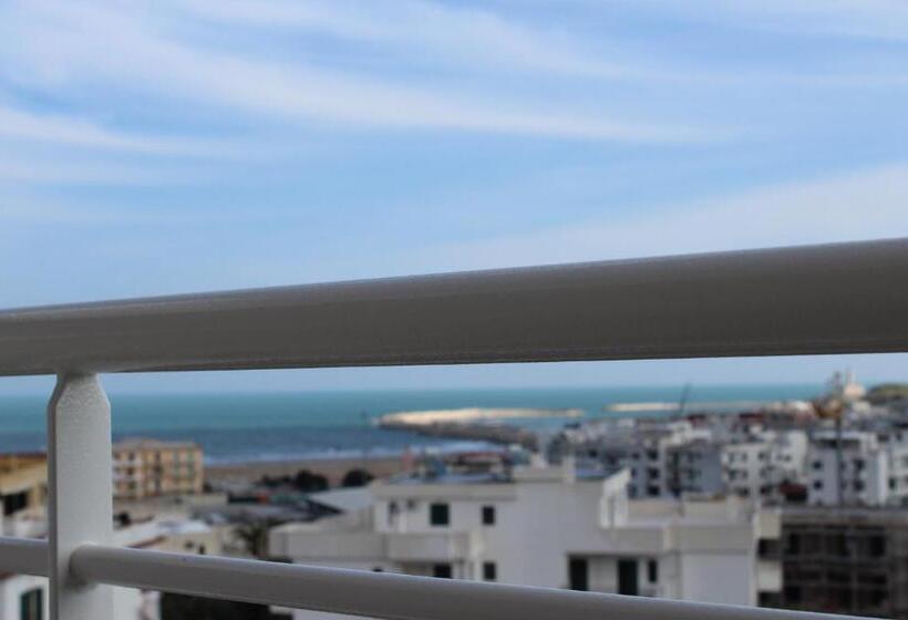 اتاق استاندارد با چشم‌انداز دریا, Navicri B&b