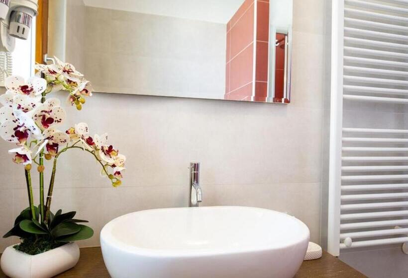 اتاق استاندارد با چشم‌انداز دریا, Navicri B&b