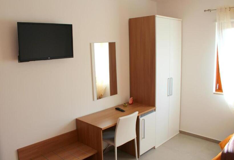 اتاق راحتی سه تخته, Navicri B&b