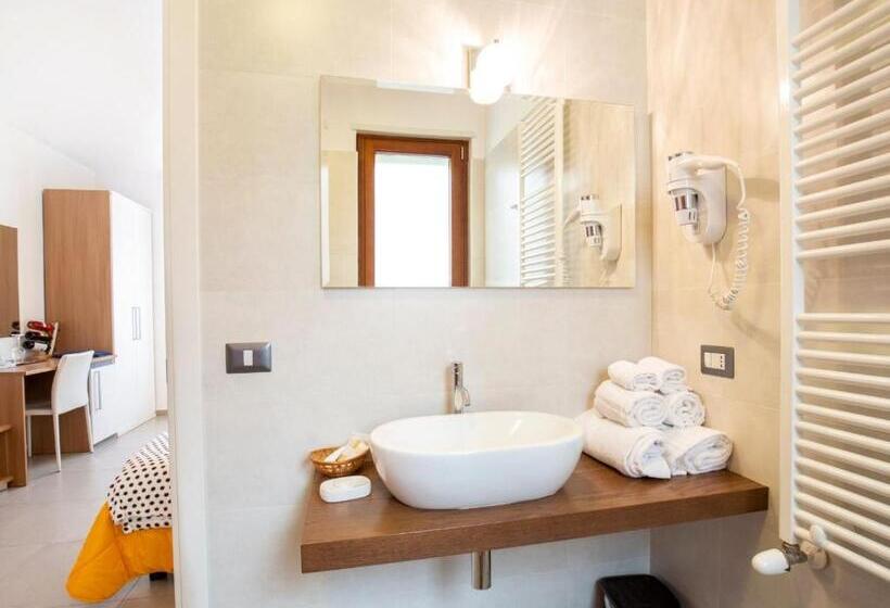 اتاق راحتی سه تخته, Navicri B&b