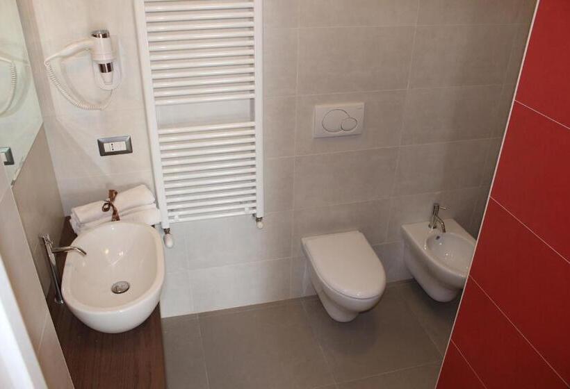 اتاق استاندارد سه تخته با بالکن, Navicri B&b