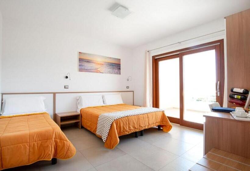 Трехместный Номер Стандарт с Балконом, Navicri B&b