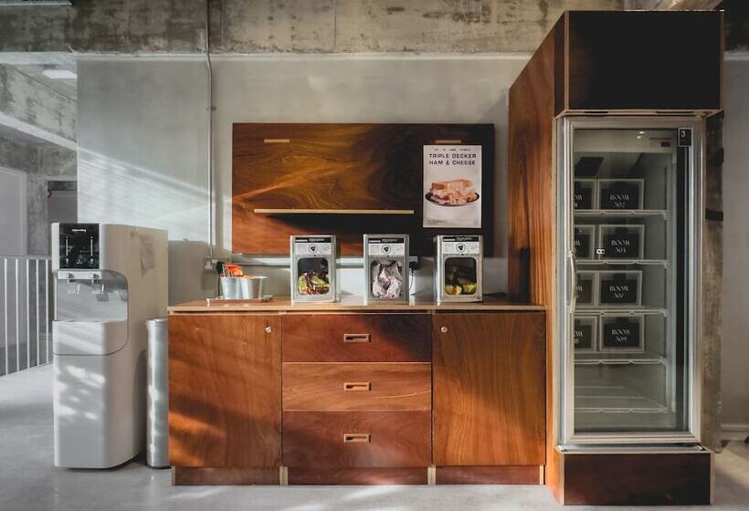 Номер Deluxe, Mokozoyo