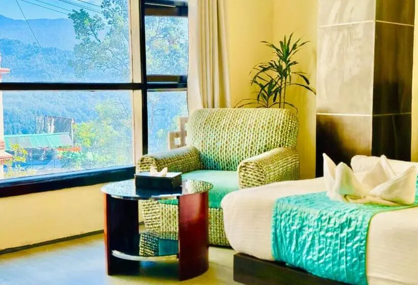 デラックスルーム, Tara Palace Resort And Spa