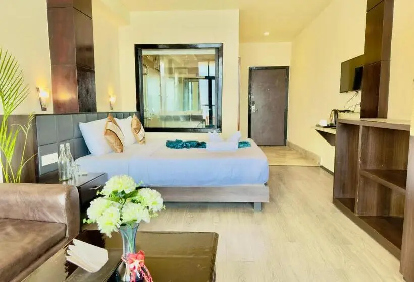 キングサイズベッドのスタンダードルーム, Tara Palace Resort And Spa