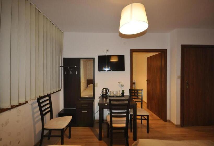 Четырехместный Номер Стандарт с Балконом, Pokoje Zygmuntowska