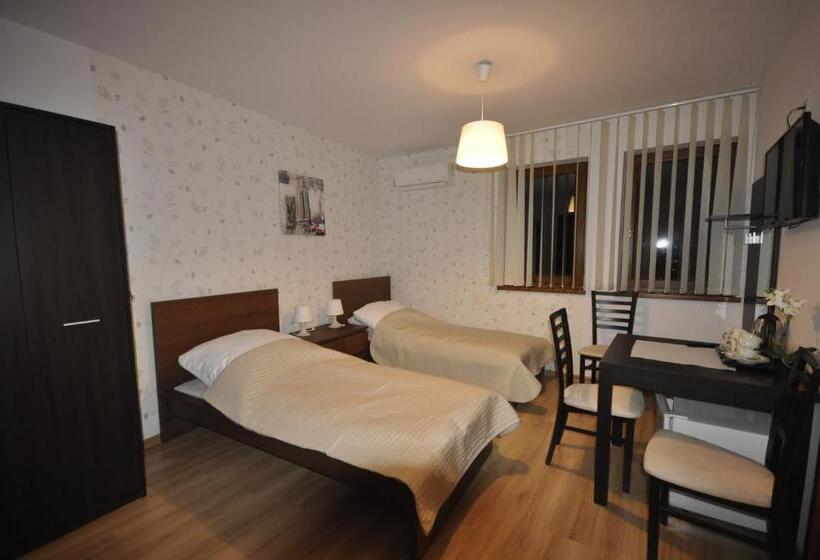 Четырехместный Номер Стандарт с Балконом, Pokoje Zygmuntowska