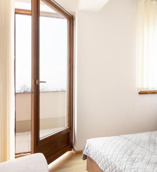 Четырехместный Номер Стандарт с Балконом, Pokoje Zygmuntowska