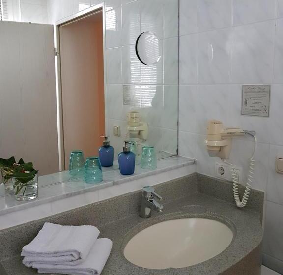 اتاق استاندارد, Art Hotel Köln