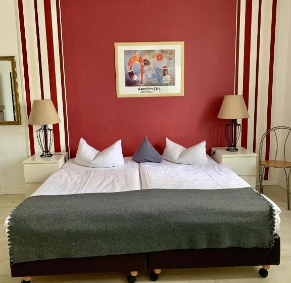 اتاق استاندارد سه نفره, Art Hotel Köln