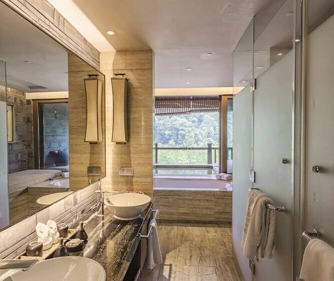 Номер Стандарт с Террасой, Banyan Tree Chongqing Beibei