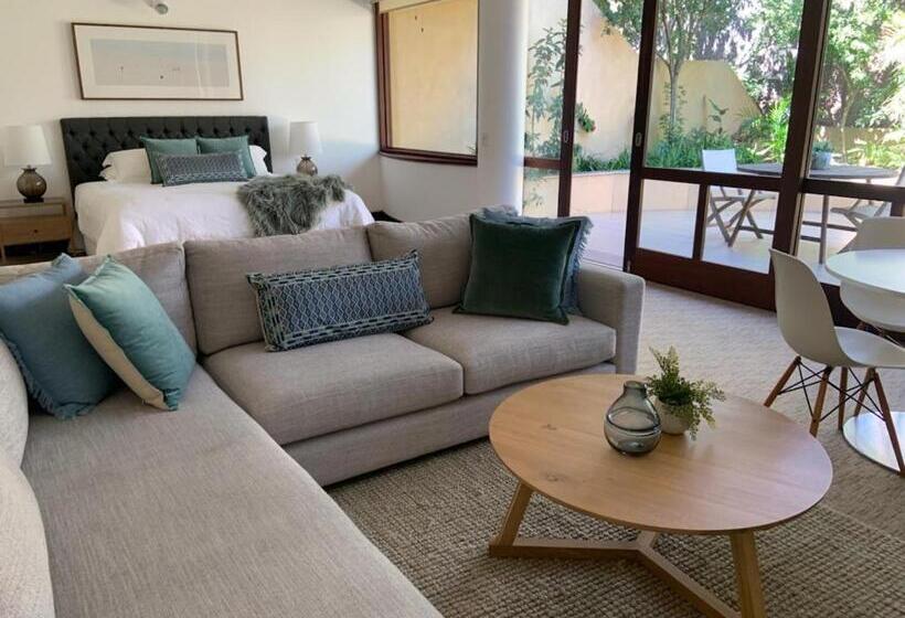 スタンダードスタジオ, Beach Suites