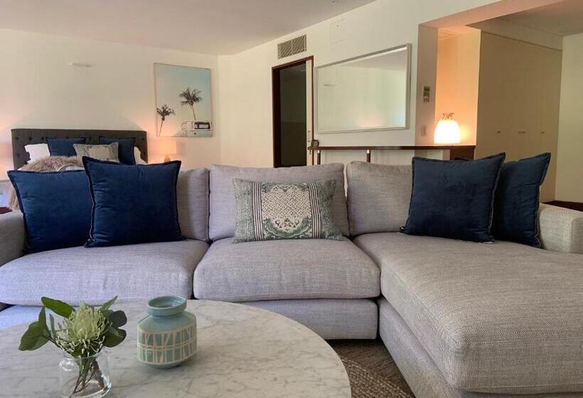 スタンダードスタジオ, Beach Suites