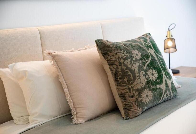 スタンダードスタジオ, Beach Suites