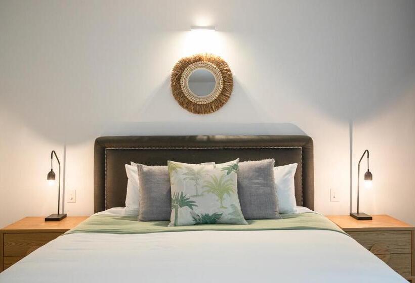 スタンダードスタジオ, Beach Suites