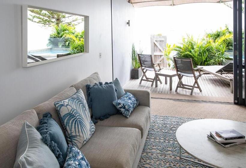 スタンダードスタジオ, Beach Suites