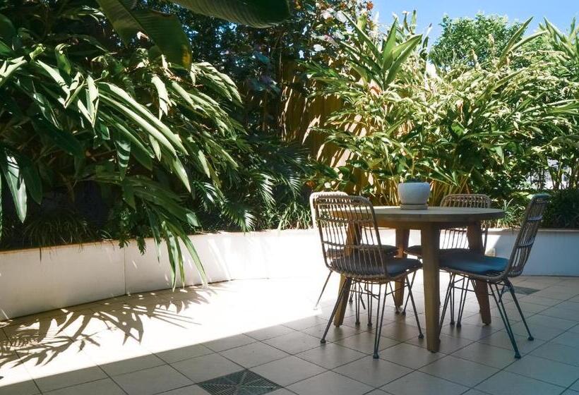 スタンダードスタジオ, Beach Suites