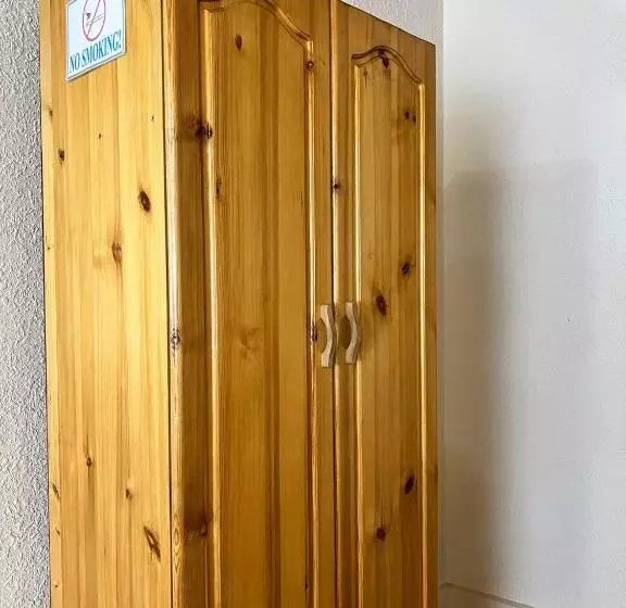 Quarto Estandar, Caravan Serail