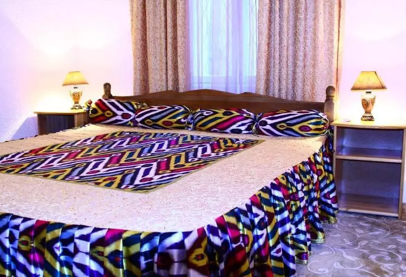 Quarto Estandar, Caravan Serail