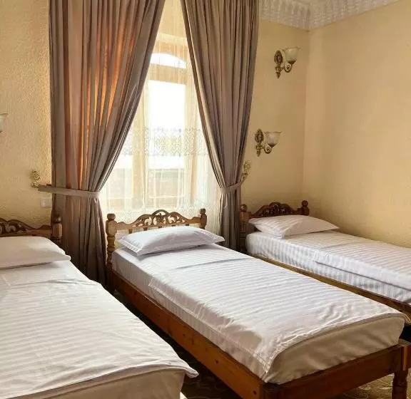 Quarto Triplo Clássico, Caravan Serail