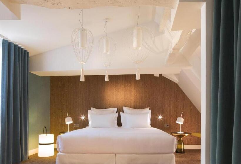 اتاق لوکس با تخت بزرگ, Dupondsmith